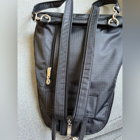 Baggallini Metro Backpack Sling Crossbody Shoulder Bag black Full Zip Pockets - Picture 3 of 12